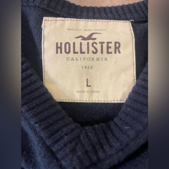 Blue Hollister size large V-neck sweater. - Picture 4 of 5